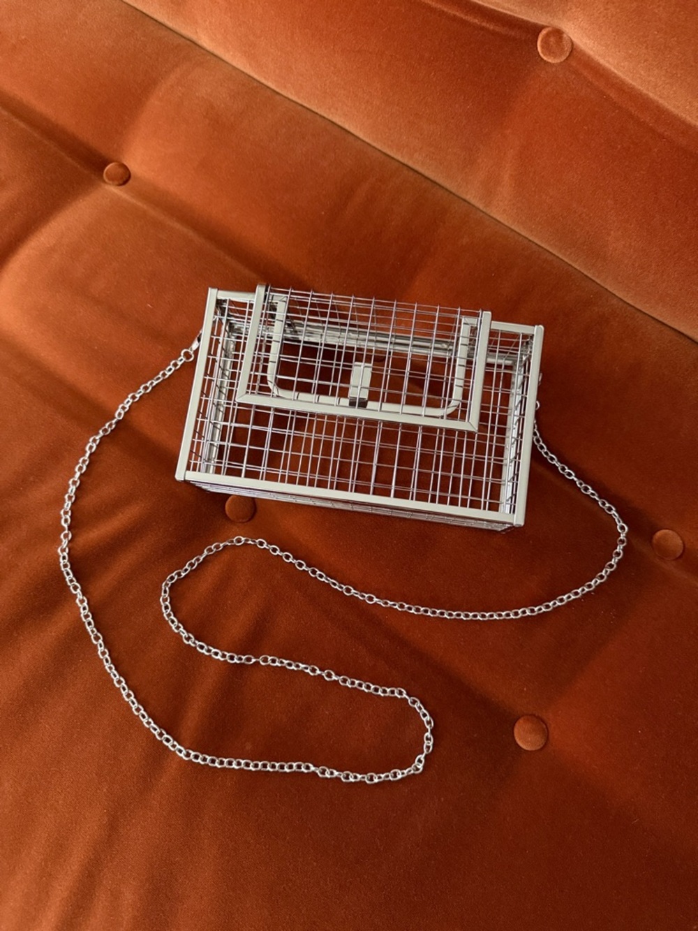 Silver Wireframe Crossbody Bag - Minimal Metallic Design